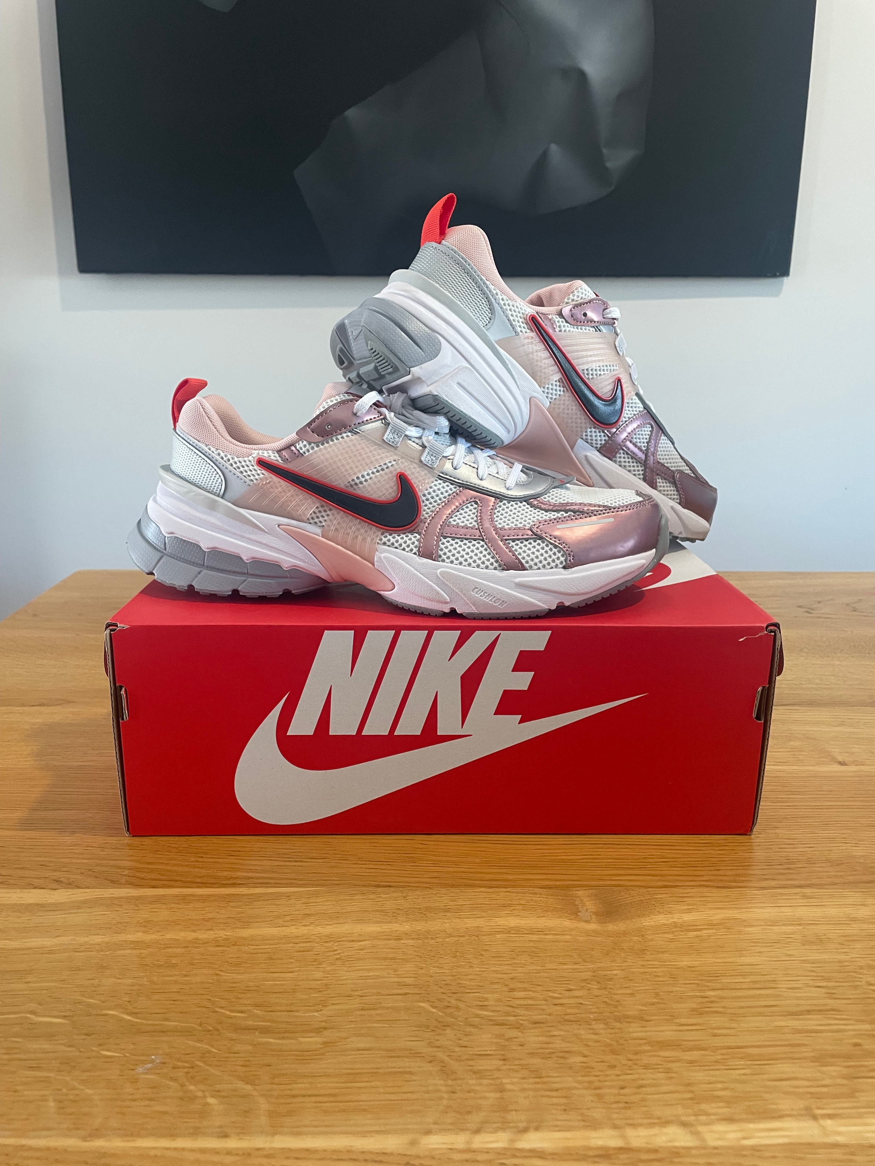 NIKE V2K RUN