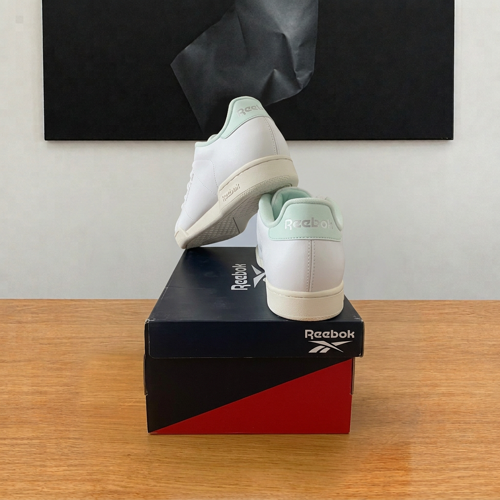 Reebok NPC II, photo 2 recentrée sans étiquettes ni trou sur la boîte