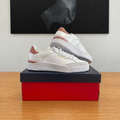 Reebok, vue latérale sur boîte centrée, cadrage Shox