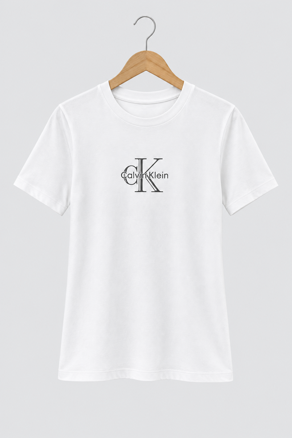 T-shirt Calvin Klein femme blanc de face sur fond clair