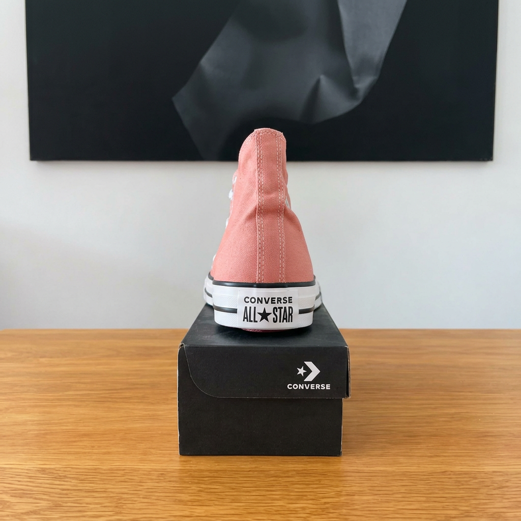 Converse All Star vieux rose, vue talon sur boîte retouchée
