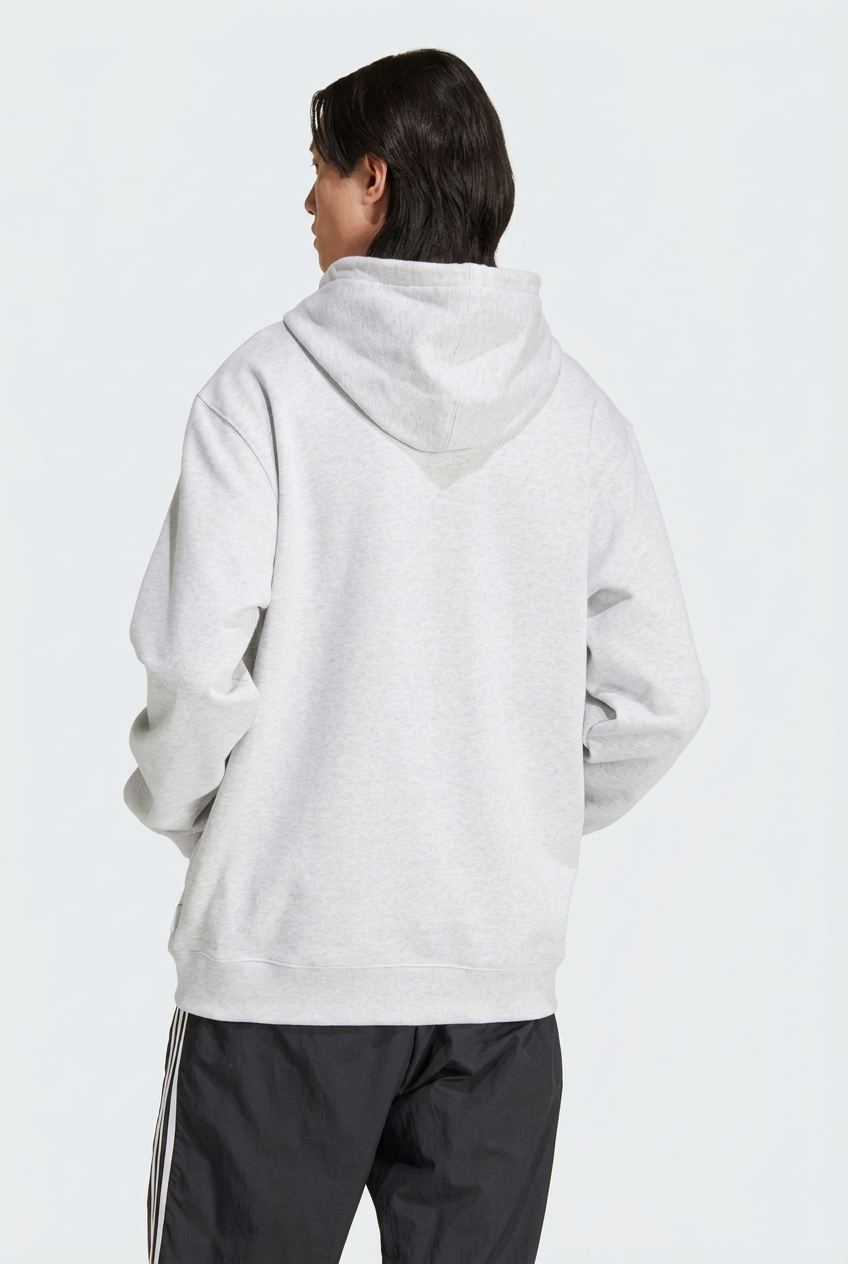 Sweat Adidas gris clair porté de dos, visuel généré