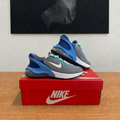 Nike Air Max 270 GO sur boîte rouge centrée sous tableau cadrage carré, photo retouchée