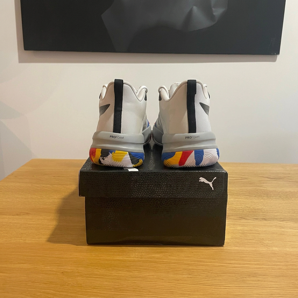 Puma Genetics vue arrière sur boîte, photo retouchée