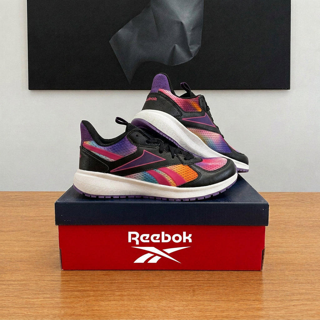 Reebok Road Supreme 4.0, photo de profil avec logo Reebok blanc sur la boîte rouge