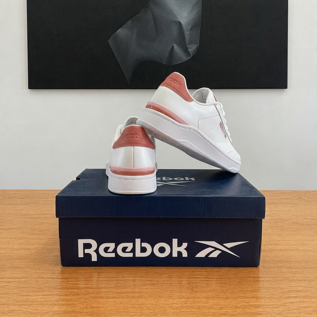 Reebok, vue arrière sur boîte centrée, cadrage Shox