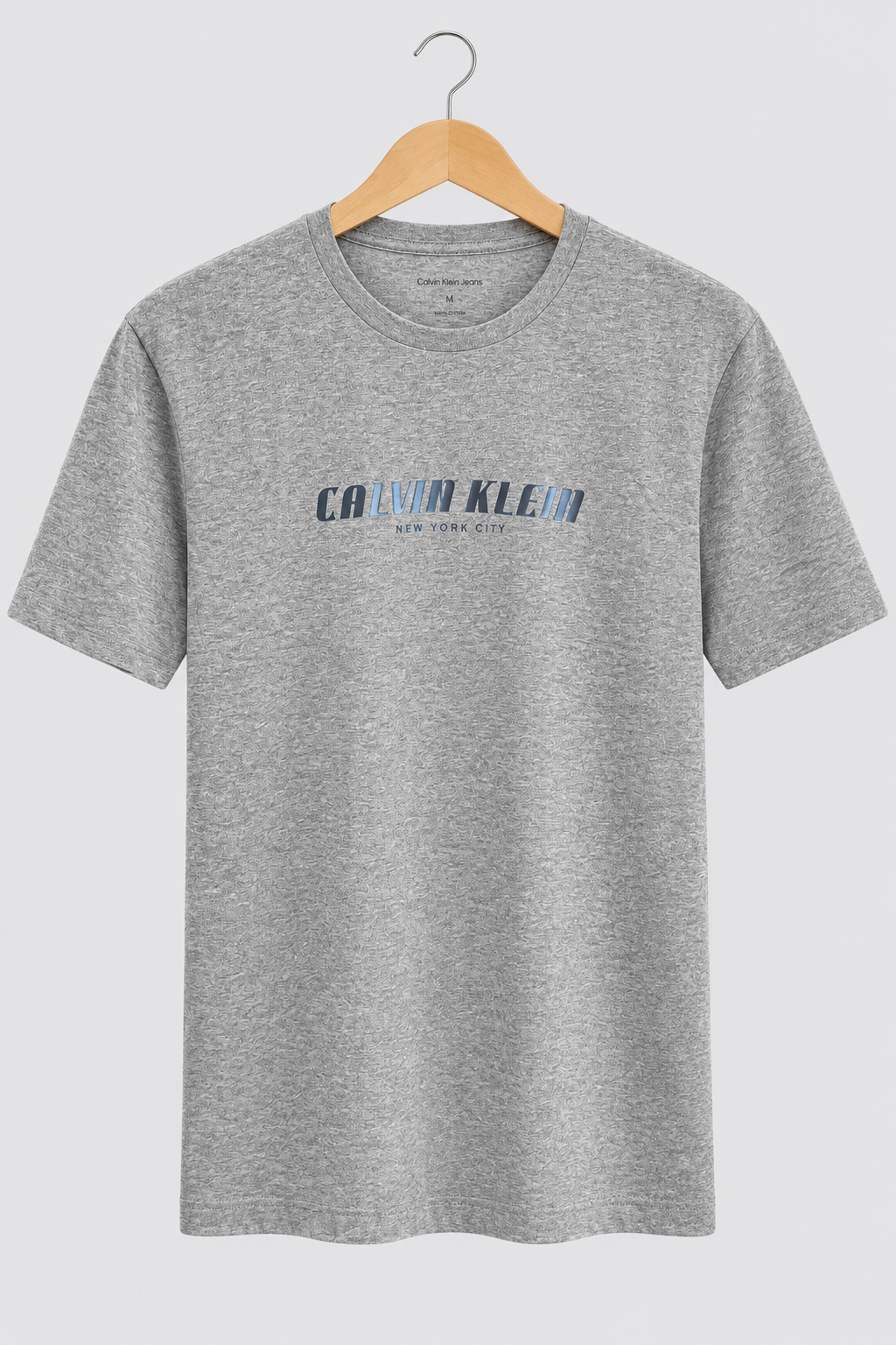T-shirt Calvin Klein gris chiné de face sur fond clair