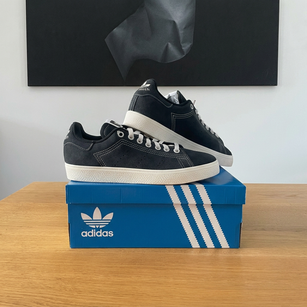 Adidas Stan Smith CS J, photo 1 recentrée sous le tableau